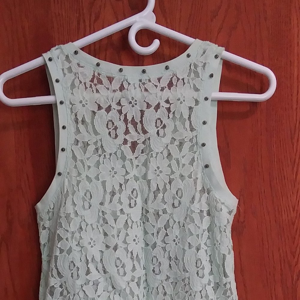 Express Tank Top - Picture 3 of 5